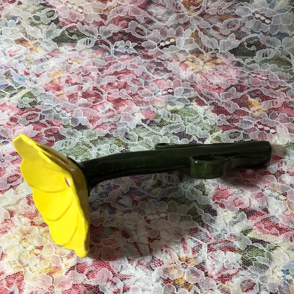 MANGO TREE STUDIOS Ceramic Yellow & Red Flower On Long Green Stem 8.25” New - Picture 7 of 9